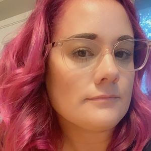 Meet your Posher, Caitlyn